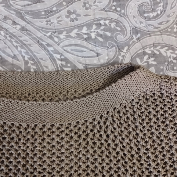 Lightweight Crochet Top One Size - Picture 2 of 6